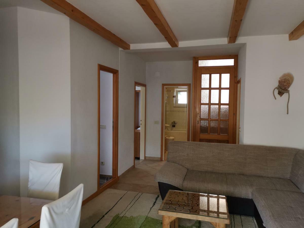Sandra Free Private Parking Apartment
